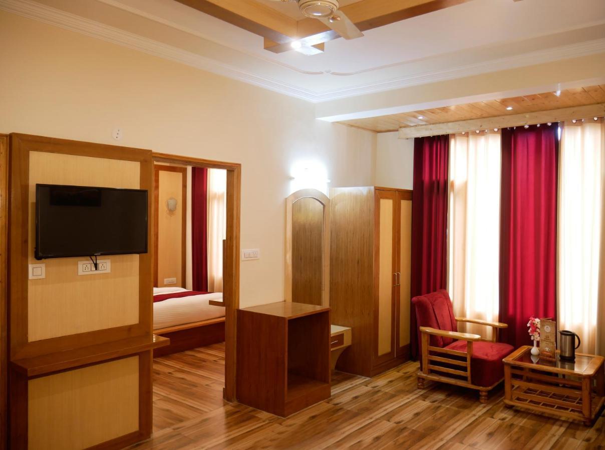 New Ambika International Mall Road Hotel Manāli Extérieur photo