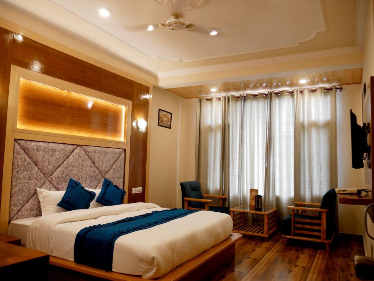 New Ambika International Mall Road Hotel Manāli Extérieur photo