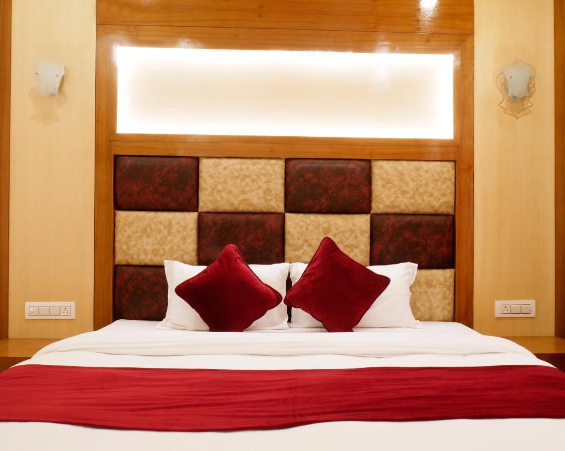 New Ambika International Mall Road Hotel Manāli Extérieur photo